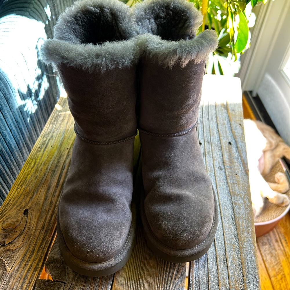 Ugg Boots in Grey Size 6